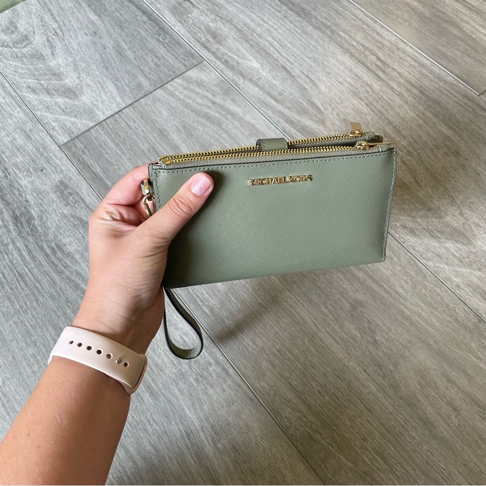 Michael Kors Green Wristlet/Wallet like new, perfect condition!